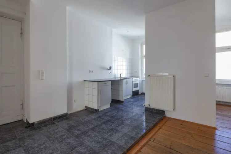 Mieten 2-Zimmer-Wohnung in historischem Altbau mit Einbauküche und viel Licht