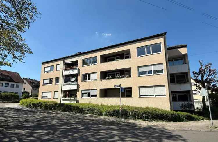 Mehrfamilienhaus mit 13 Wohnungen und 7 Garagen