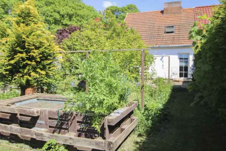 Home sweet home: Gepflegte Doppelhaushälfte mit Garten und 2 Freistellplätzen in naturnaher Lage