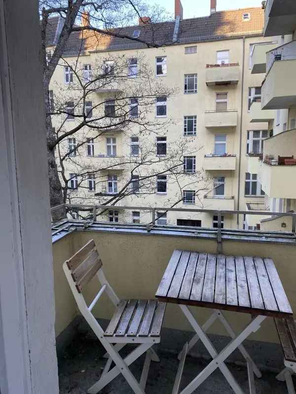 Mieten Einzimmerwohnung in Wedding Berlin Altbau mit Balkon