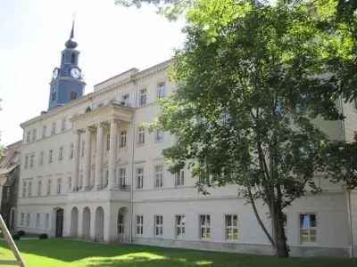 Mieten Schlosswohnung in Dresden mit Parkanlage und historischer Eleganz