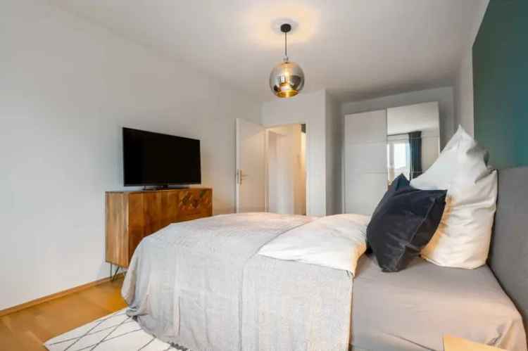 Mieten Zimmer in einem Co-Living-Apartment in Frankfurt mit Doppelbett