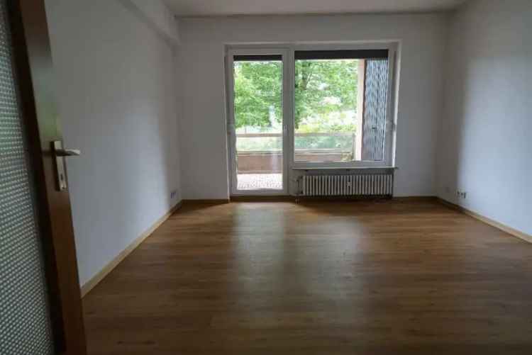 Expose: Helle 3-Zimmer-Wohnung mit Loggia und Garagenstellplatz