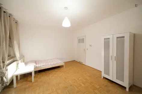 Wohnung (27.67 m²) zur Miete in München (Leopoldstraße 105, 80802 Munich, Germany) - immosurf.de