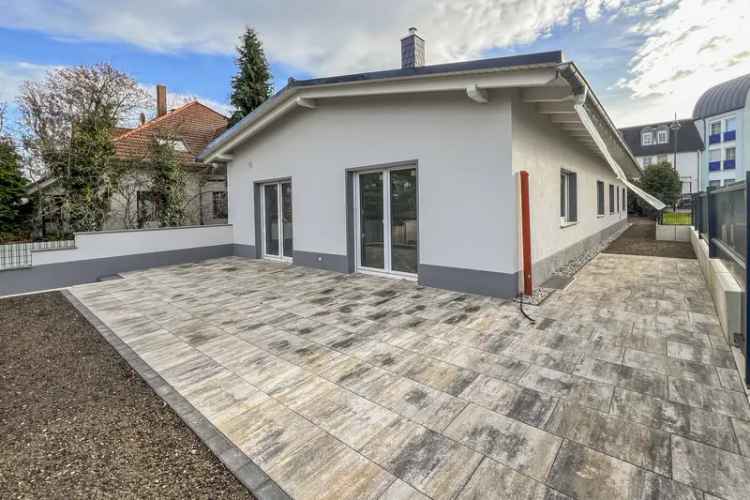 Zögern Sie nicht: Dank Erstbezug und gehobener Ausstattung energieeffizienter Bungalow mit Garten