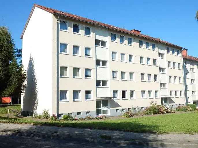 Zwei Zimmer Wohnung kaufen in ruhigem Mehrfamilienhaus mit Balkon