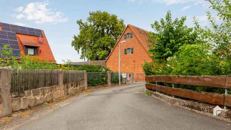 Schönes Bauernhaus mit 6 Zimmern und Garage in sehr guter Lage