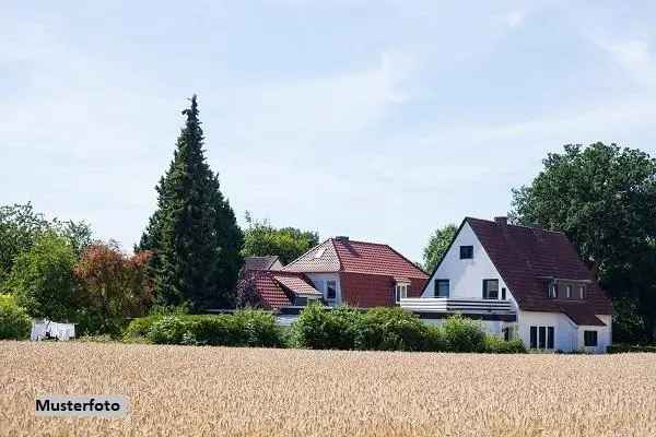 2-Familienhaus, 2 Garagen, 3 Außenstellplätze