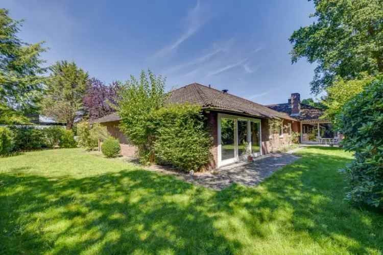 Großzügiger Bungalow mit Schwimmbad am Achterdiekpark in Oberneuland