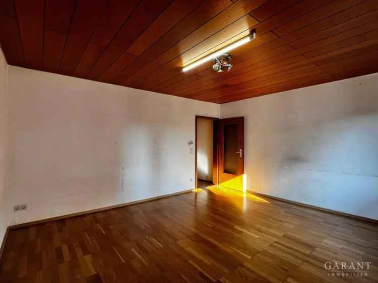 2 Zimmer-Altbau-Wohnung – Ideal für handwerklich Begabte – gestalten Sie selbst!