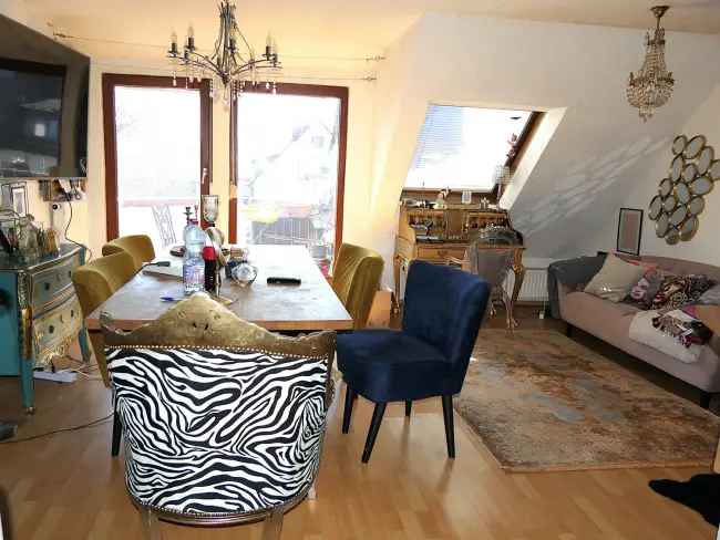 Fast wie im eigenen Haus
2-Zi.-ETW und Galerie mit tollem Weitblick im 2 Familienhaus