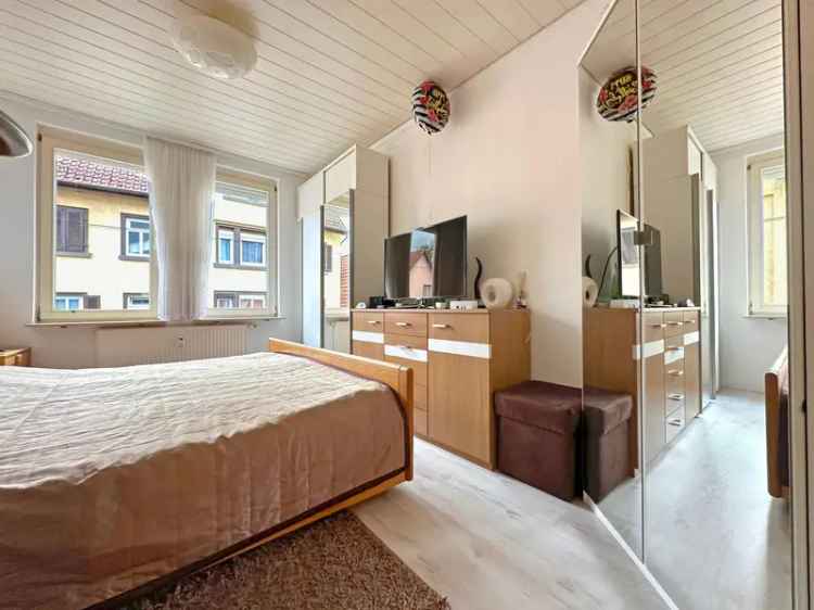Geräumige, vermietete 4-Zimmer-Wohnung in begehrter Lage von S-Untertürkheim
