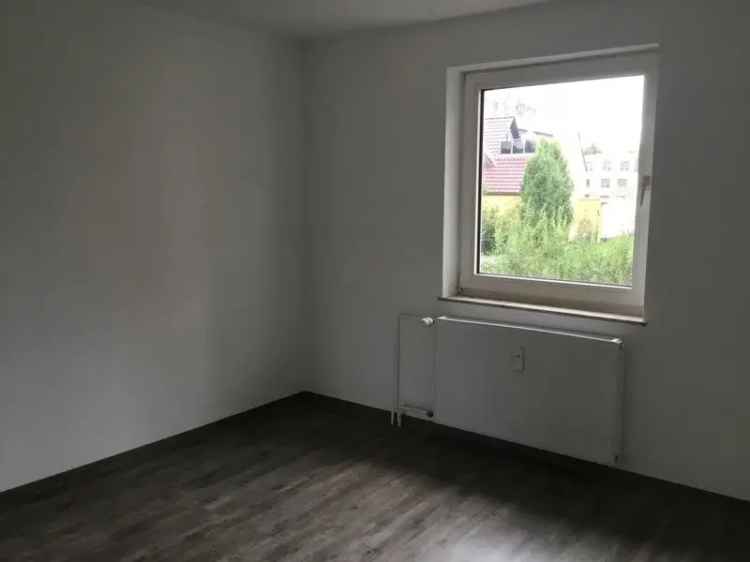 3-Zimmer Wohnung Mehrfamilienhaus Balkon Keller Bad