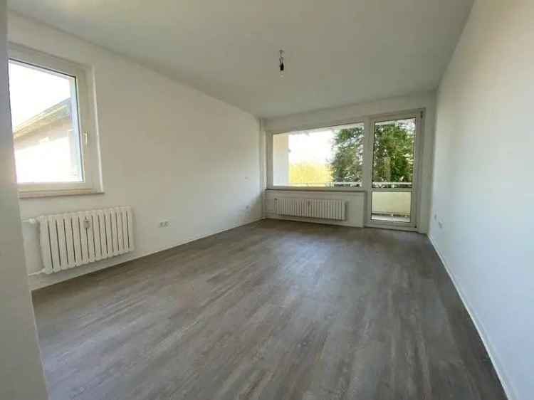 Renovierte 2,5 Zimmer Wohnung mit Ausblick