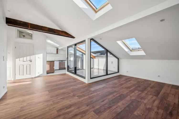 3 Zimmer Dachgeschosswohnung Erstbezug Altbau Charme 65m² Südterrasse