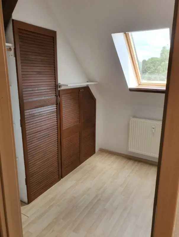 Mieten 3 Zimmer Dachgeschosswohnung in Neustrelitz mit Badewanne