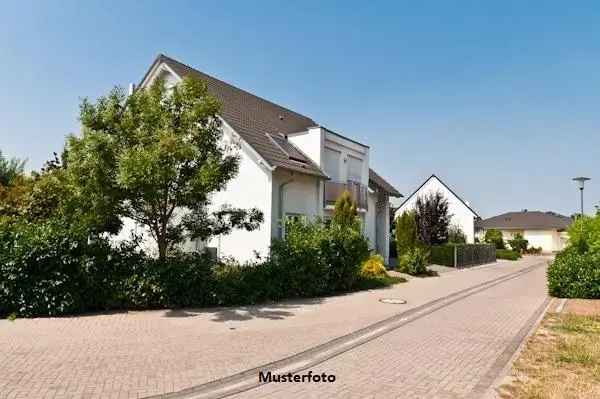 2-Familienhaus, Doppelgarage, 2 Stellplätze, Garten
