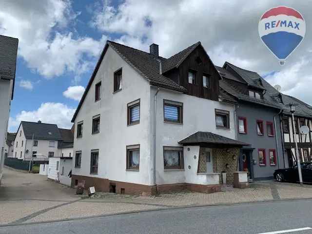 Vermietetes Einfamilienhaus mit viel Platz und Doppelgarage in Mengerskirchen