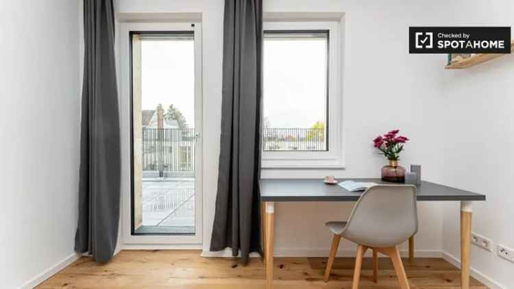 Zimmer zu vermieten in Wohnung mit 5 Schlafzimmern in Berlin