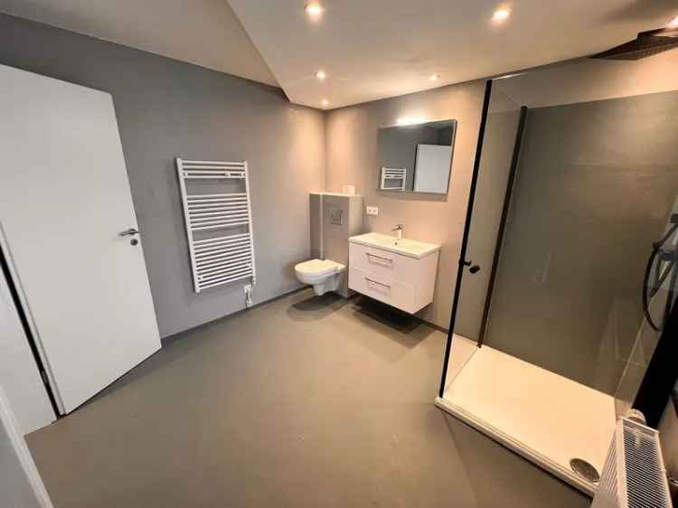 Schön sanierte Wohnung mit hochwertiger Küche & Terrasse