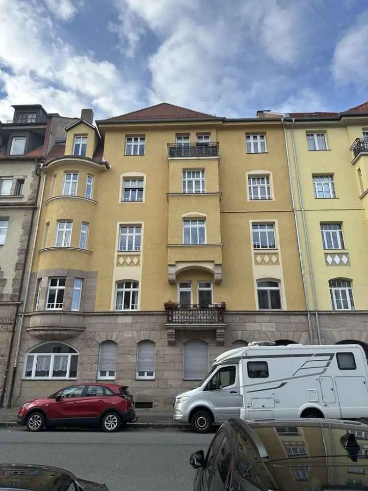 Altbauflair trifft Moderne: 3 Zimmer Wohnung mit Balkon und Einbauküche im Herzen Fürths