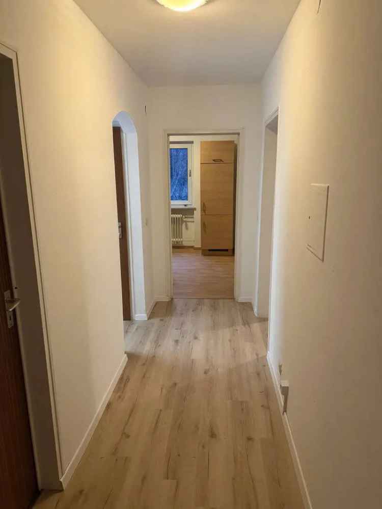 Stilvolle 3 Zimmerwohnung mit Balkon in München Moosach