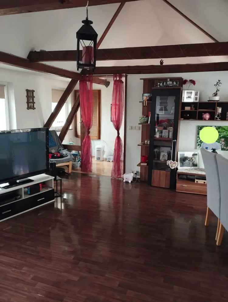 helle 4,5 Zimmer DG Wohnung mit 2 Bädern, inkl Einbauküche + Stellplatz