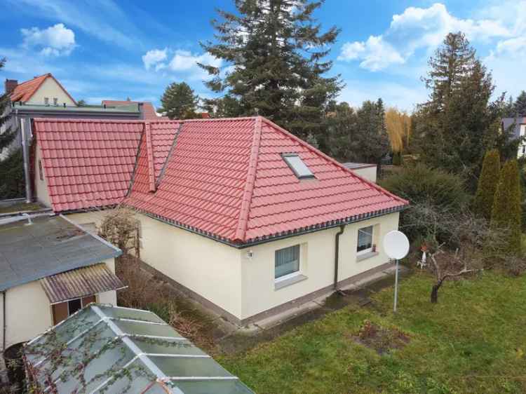 Haus kaufen in ruhiger Lage mit großem Grundstück und Gestaltungsfreiraum