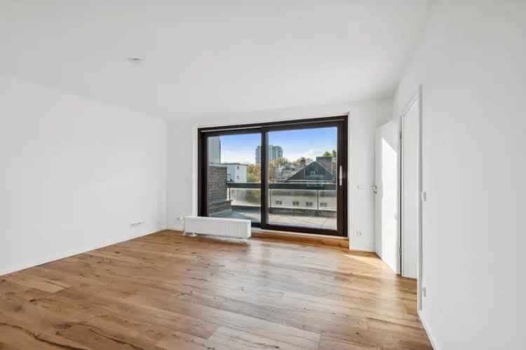 Maisonette Düsseldorf 90m² Terrasse Balkon EBK Stellplatz