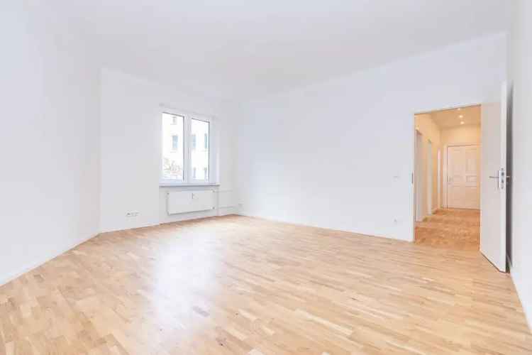 TOP ZUSTAND – bezugsfreie 2-Zimmer-Altbauwohnung! Renoviert, modernes Bad, ruhige Innenhof Lage!