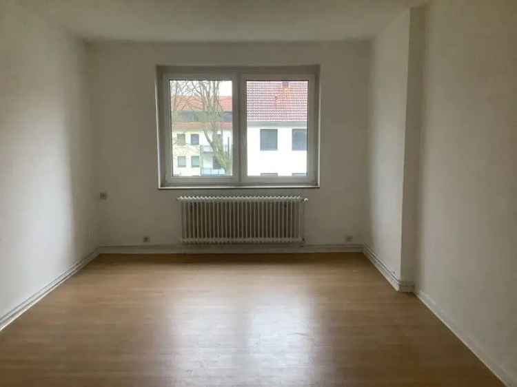 Frisch renovierte Wohnung mit Balkon!