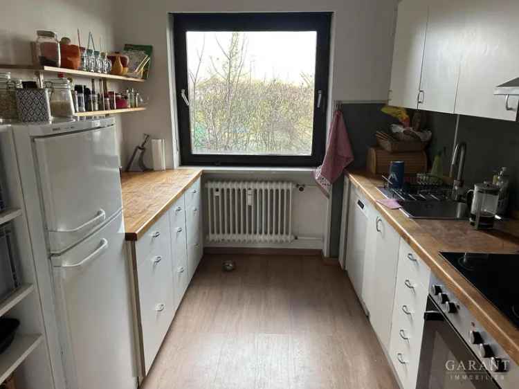 Großzügiges Dreifamilienhaus mit sonnigem Garten und Doppelgarage in begehrter Nachbarschaft