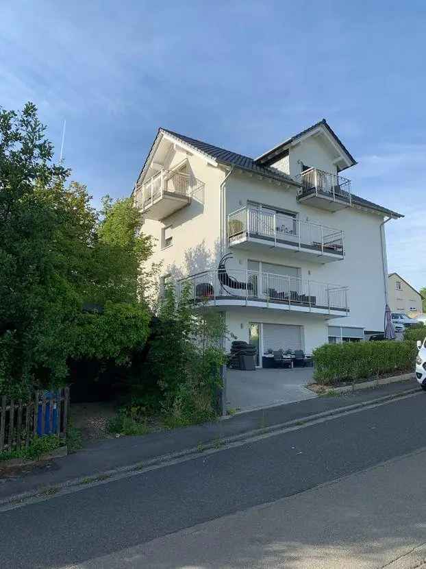 Top 3-Zimmer-Wohnung mit Balkon in Hofheim, 2 Stellplätze inkl. – Provisionsfrei!