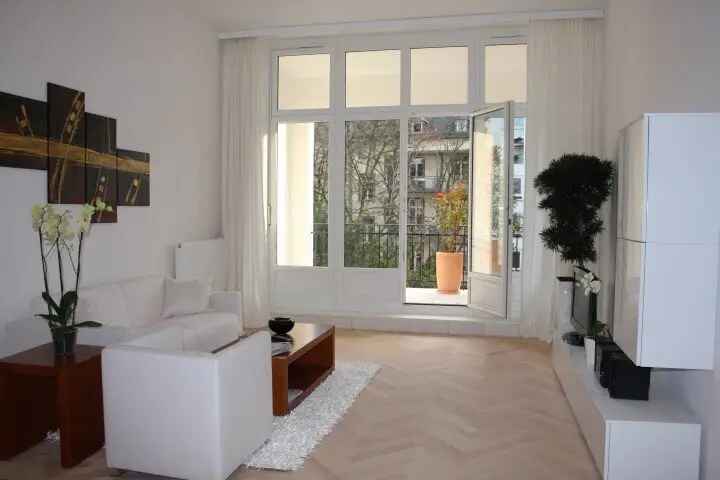 Westend 3-Zimmer Luxus Altbauwohnung Balkon