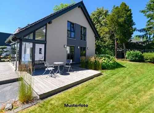 Freistehendes Einfamilienhaus mit Garage und Carport ++ ohne Provision