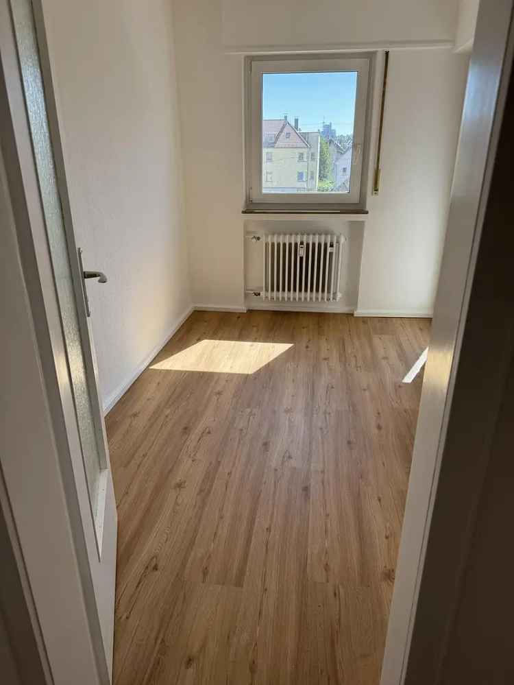 3 Zimmer Wohnung mieten in Stuttgart mit Balkon und Einbauküche