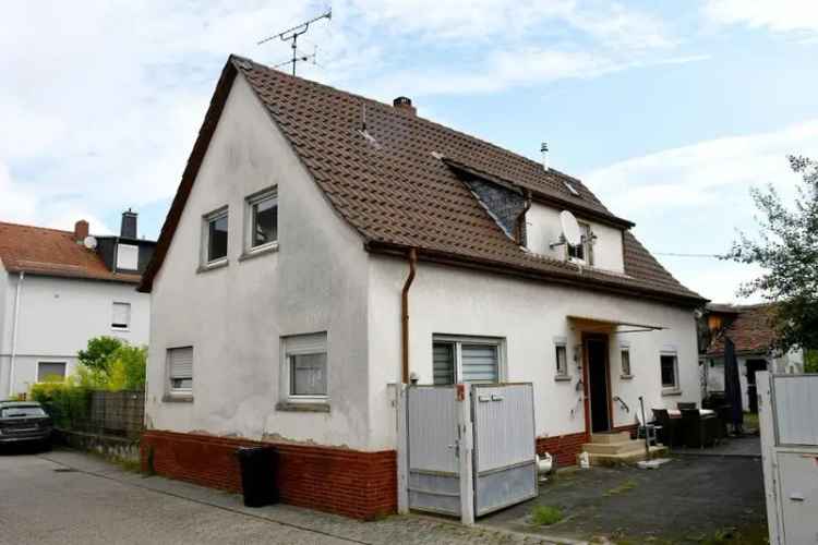 Ein- bis Zweifamilienhaus mit Scheune in Darmstadt