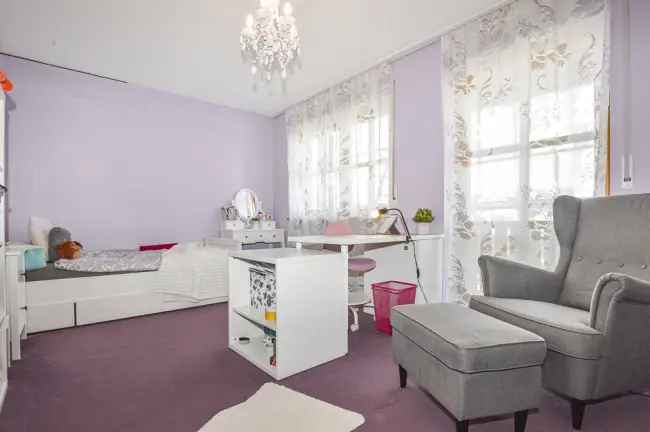 * Familien aufgepasst! * Geräumiges Reihenhaus
153m² WFL, 6 Zimmern, 2 Bädern, Garage in guter Lage