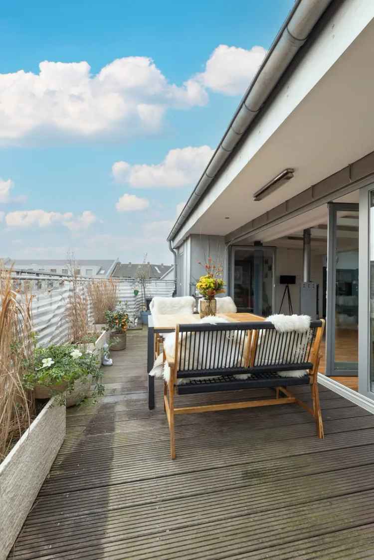 Dachgeschosswohnung Pempelfort Altbau 28m² Terrasse Kamin