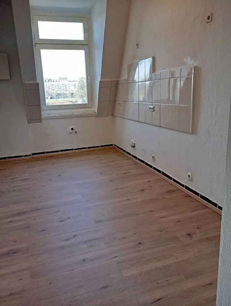 Helle ruhige 4 Zimmer Etagewohnung,nah an Schulen,und A1, A46