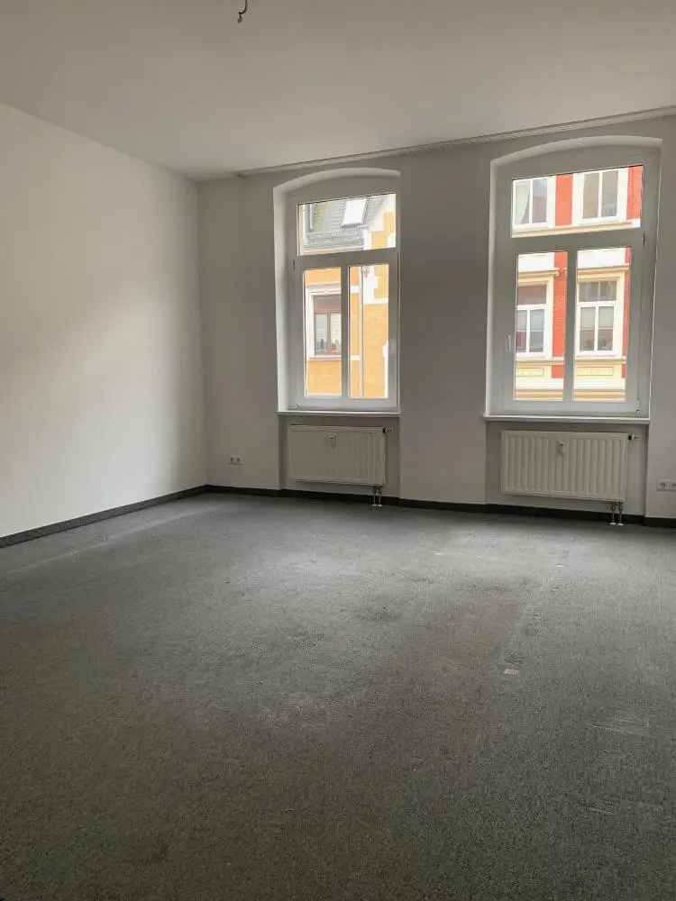 Mit Balkon! frisch renovierte 3-Zimmer-Wohnung - Zentrum