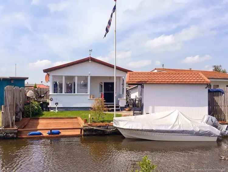 Auszeit am Wasser: Idyllisches Ferienhaus mit Bootssteg in Lemmer (NL) – provisionsfrei kaufen