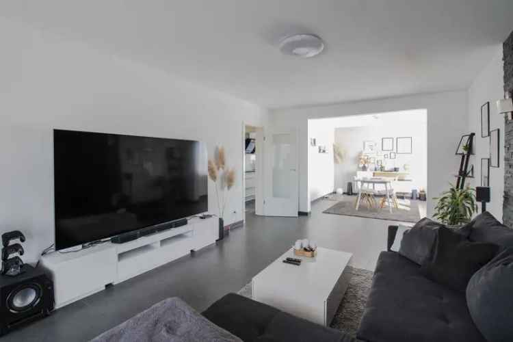 Stilvoll wohnen - kernsanierte 4-Zimmer-Wohnung mit Balkon und TG-Stellplatz in Rommelshausen
