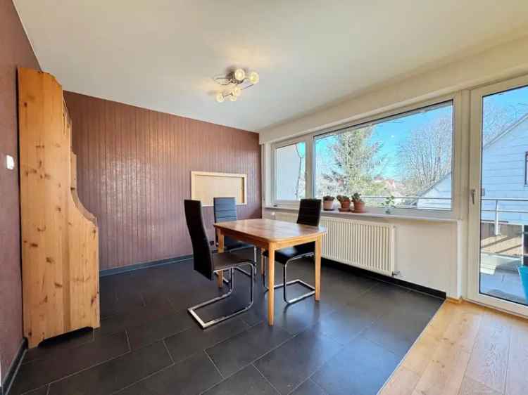 Sofort beziehbar! Großzügige 4 Zimmer Wohnung mit Balkon und Einzelgarage!