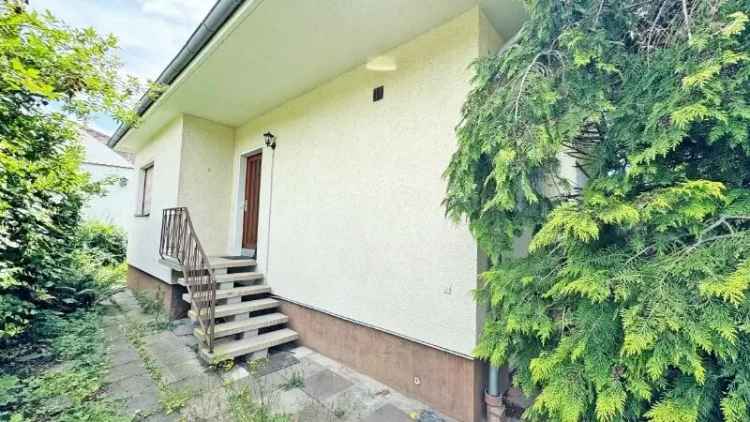 Charmantes Bungalow in Berlin-Rudow mit großem Potenzial