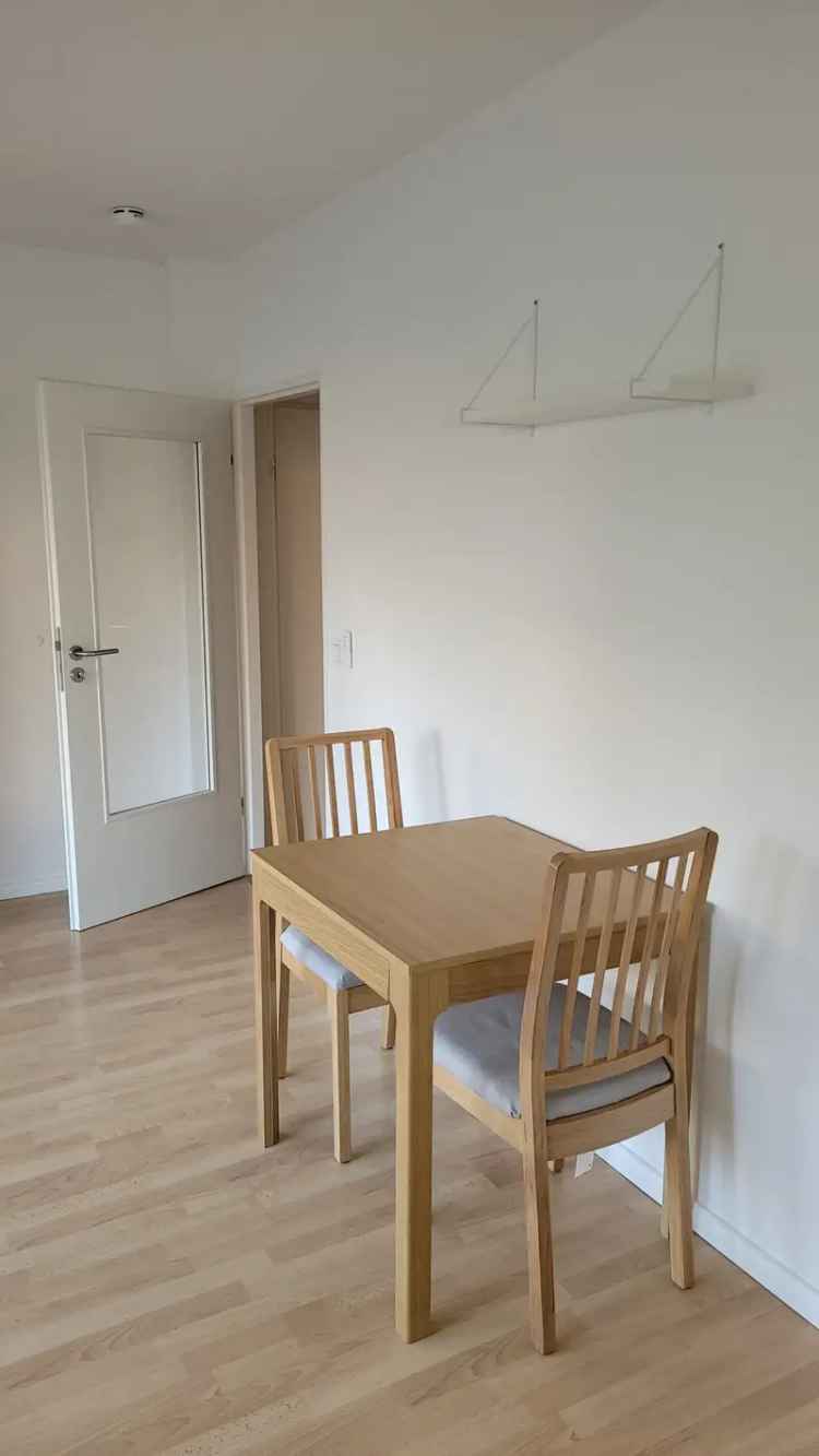 FU-nahes WG-Zimmer mit Balkon in Lichterfelde