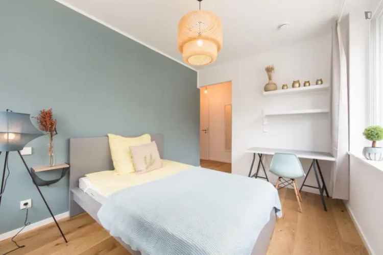 Doppelzimmer in 3-Schlafzimmer Wohnung