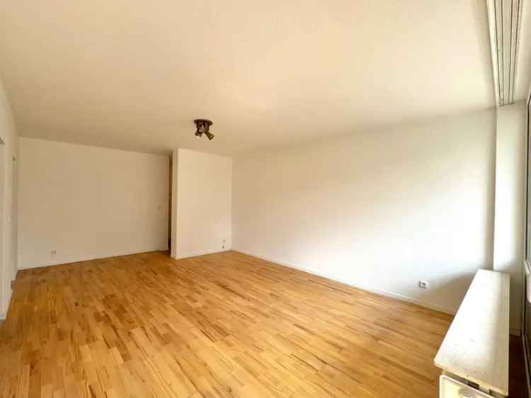 2-Zimmerwohnung in Frankfurt am Main! 2 Balkone, frisch renoviert mit 55 m²