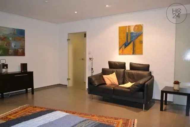 Großzügiges Apartment in Köln mit klaren Linien und moderner Ausstattung