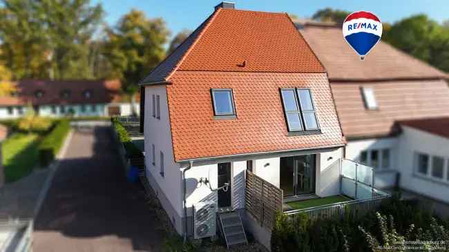 Altbau trifft Moderne: Idyllische Doppelhaushälfte mit 2 Wohneinheiten